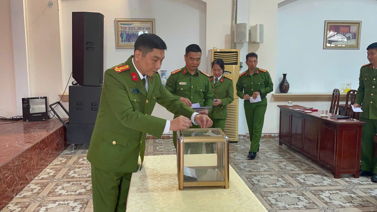 Cơ sở cai nghiện ma túy số 1 (Phòng Cảnh sát ĐTTP về ma túy) ủng hộ đồng bào miền Trung, Tây Nguyên bị thiên tai